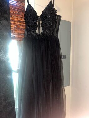 Elegant Black Tulle Prom Dress with Beaded Bodice